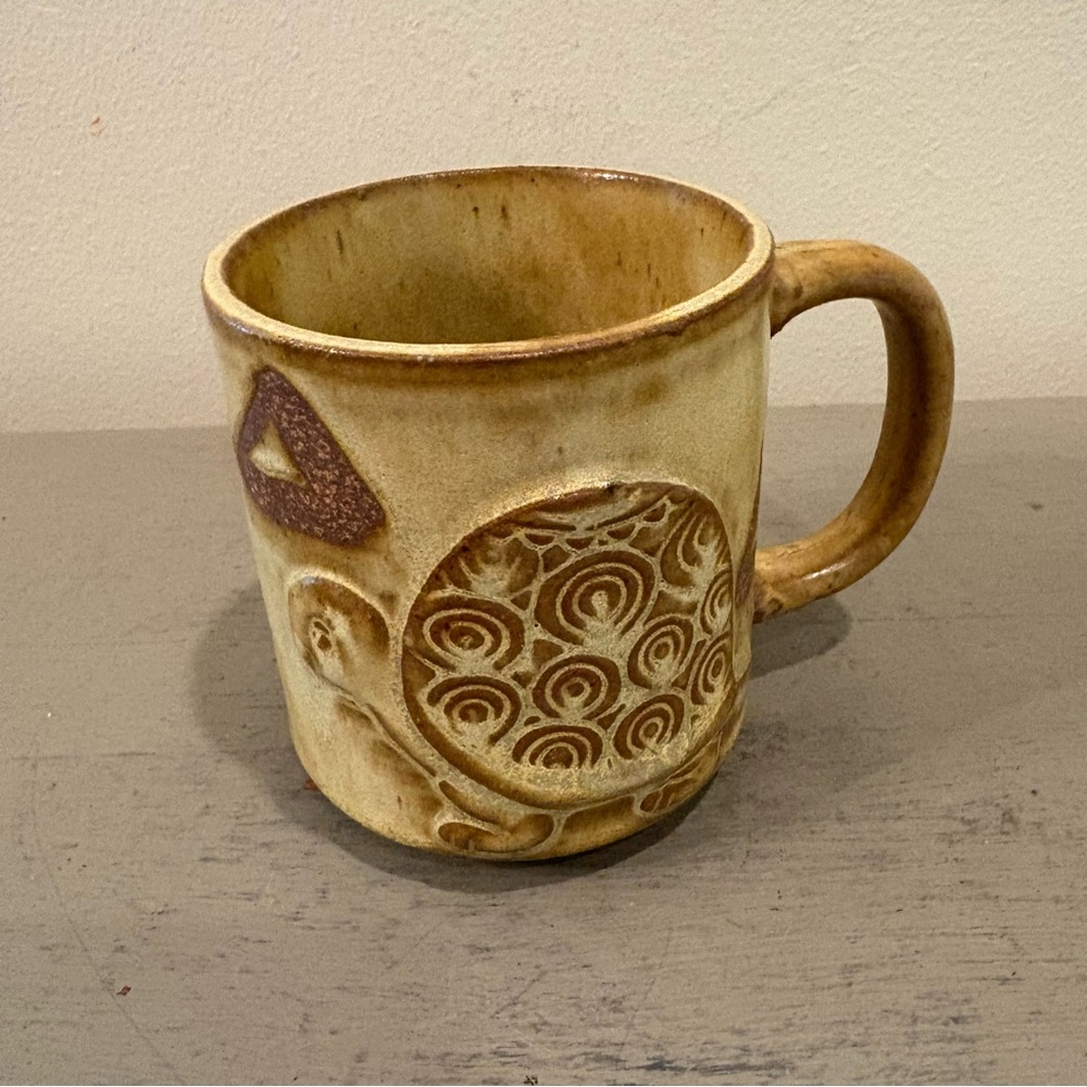 VTG Handmade Turtle Design Pottery Mug